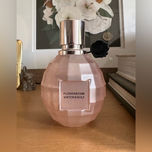Viktor&Rolf Flowerbomb Eau de Parfum - Picture 2 of 5